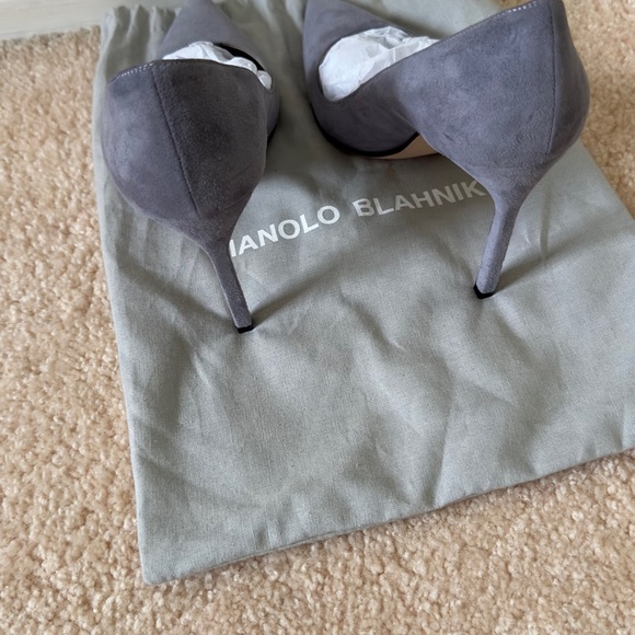 Authentic Manolo Blahnik BB pumps in Grey Suede
Heel 105mm - Picture 6 of 13